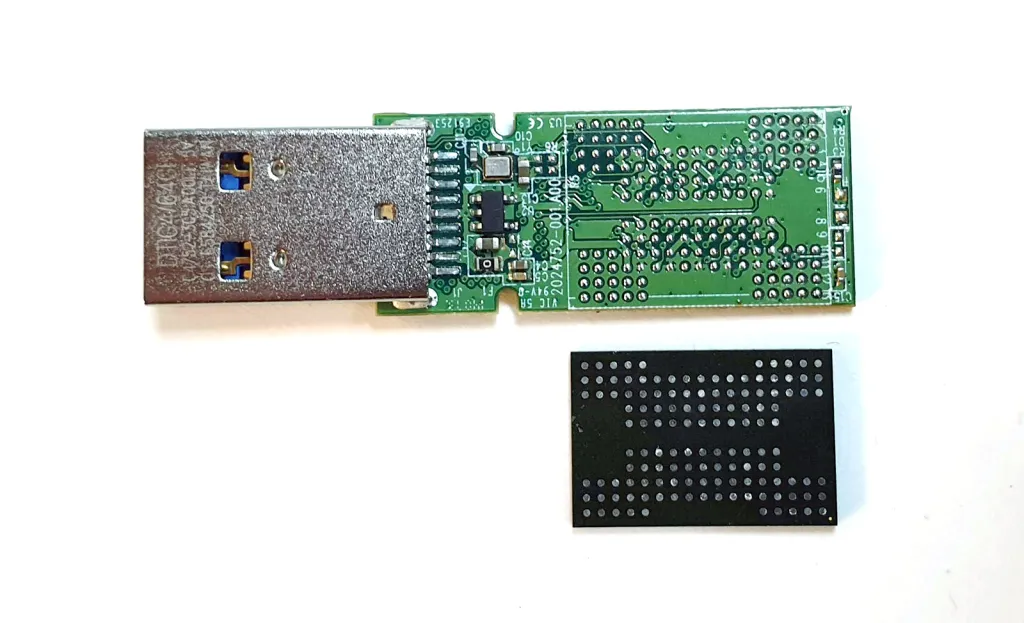 data_traveler_64gb_chip_off